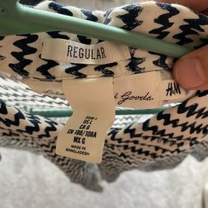 H&M button down short sleeve patterned